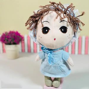 عروسک دختر حنا